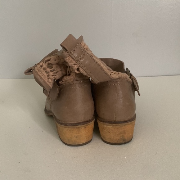 BareTraps Palena Slouchy Lace Cowboy Boots in Distressed Taupe with Wood Heel - Picture 7 of 7